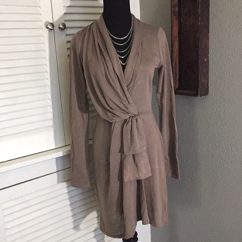 Genieus - designed in LA cross body dress